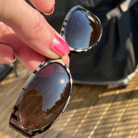 BURBERRY NOVA CHECK Sunnies😎🕶️Made in ITALY🇮🇹🔥EUC🔥Womens - Picture 6 of 13